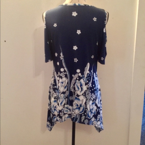 5⭐️Navy Blue Floral print Cold Shoulder - Picture 4 of 4
